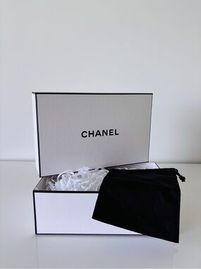 CHANEL Box